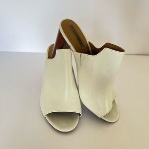 Tahari Women's Leather Block Heel Mule Sandals White Size 7